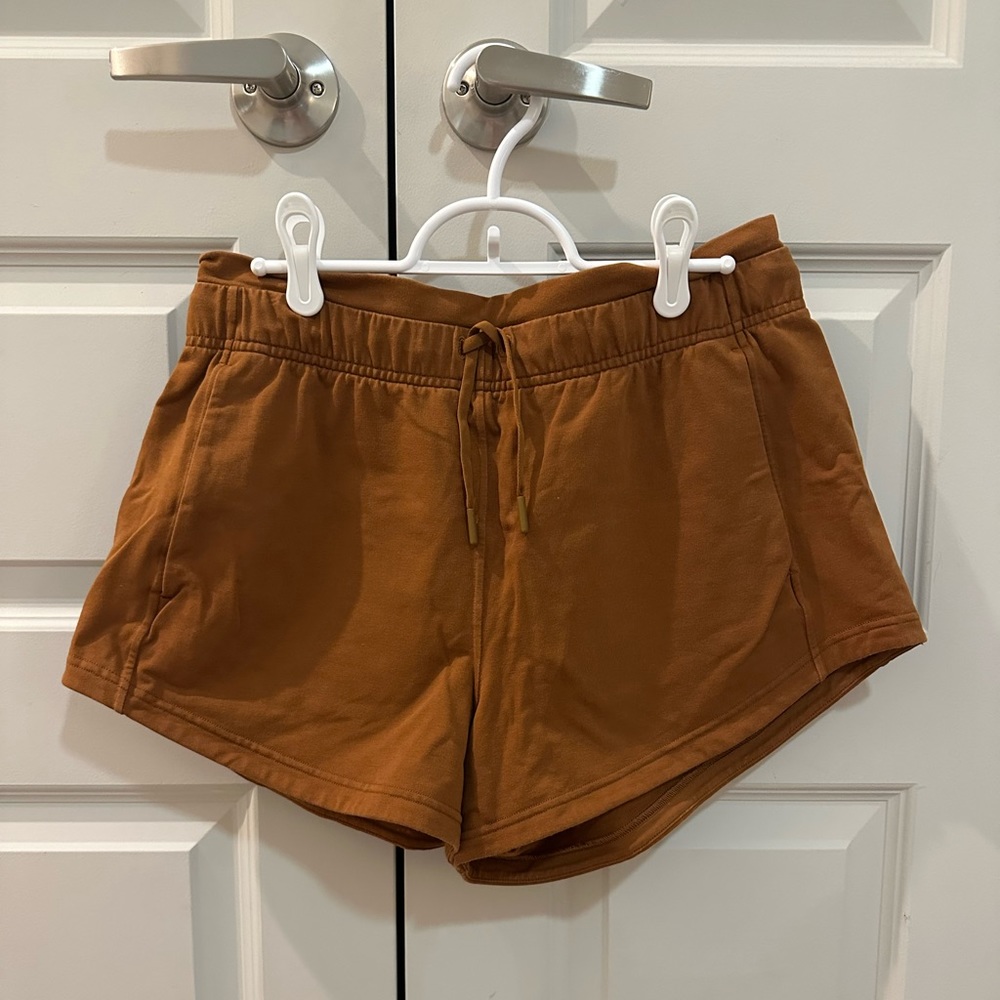 Lululemon Size 8 Inner Glow Shorts